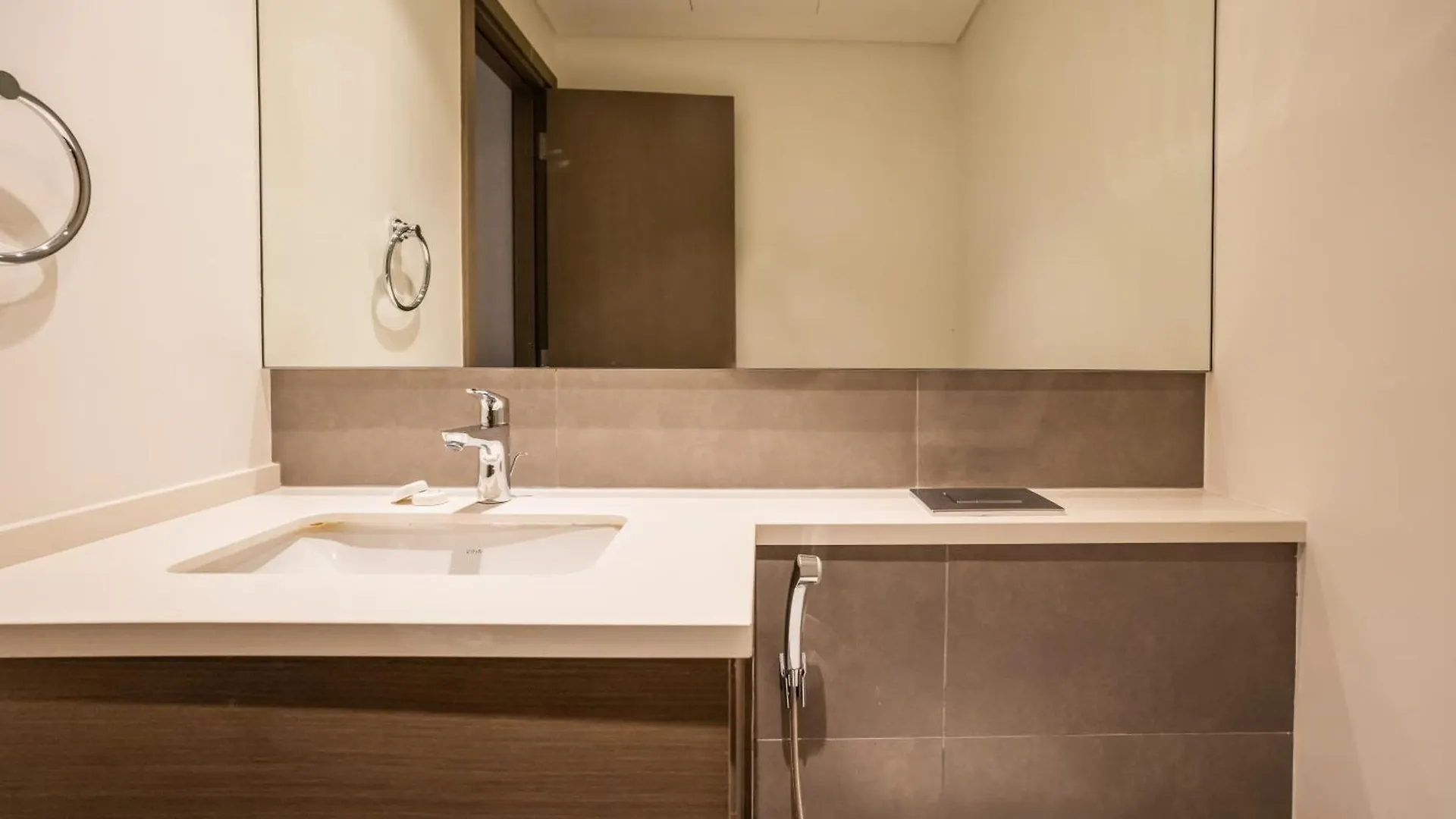 Dubai Creek Harbor Tower 2 - Premium Three Bedroom Semesterbostad